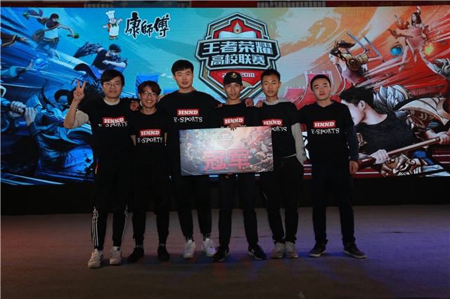 连续两届无 连续两届无